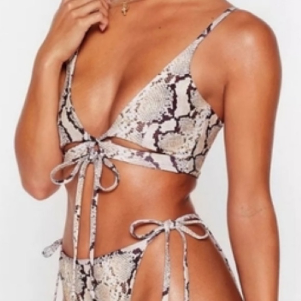 NWT new Nasty Gal snake skin print cut out triangle bikini top size 6 medium